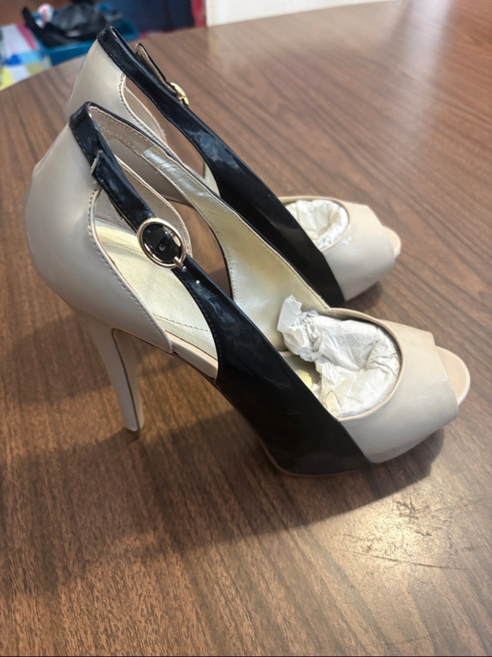 GUESS Pammie Size 7.5 Two Tone Black Cream Peep Slingback High Heels